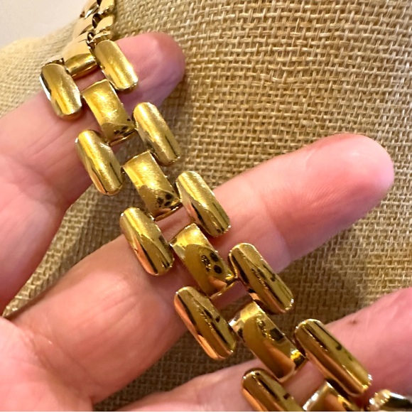 Vintage Gold Tone Collar Chain Statement Necklace, flat lay - Picture 5 of 11